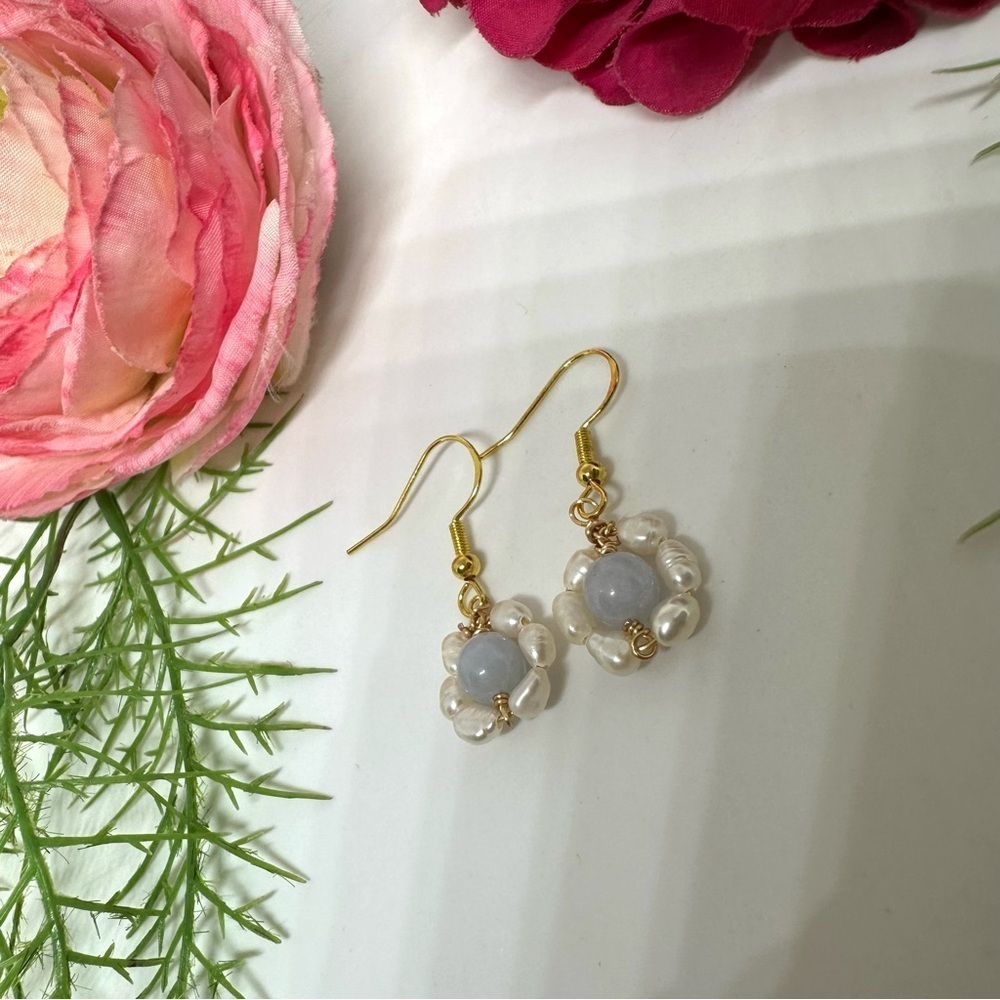 NEW⚜️Raw Aquamarine Freshwater Pearl Flower Charm Earrings - Picture 3 of 6